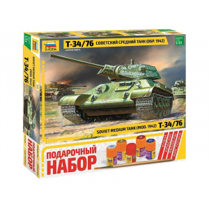 1:35 Сборная модель ZVEZDA Советский средний танк Т-34/76 (обр. 1942 г.), подарочный набор